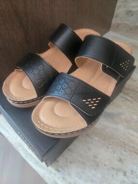 NIB Extreme sandals